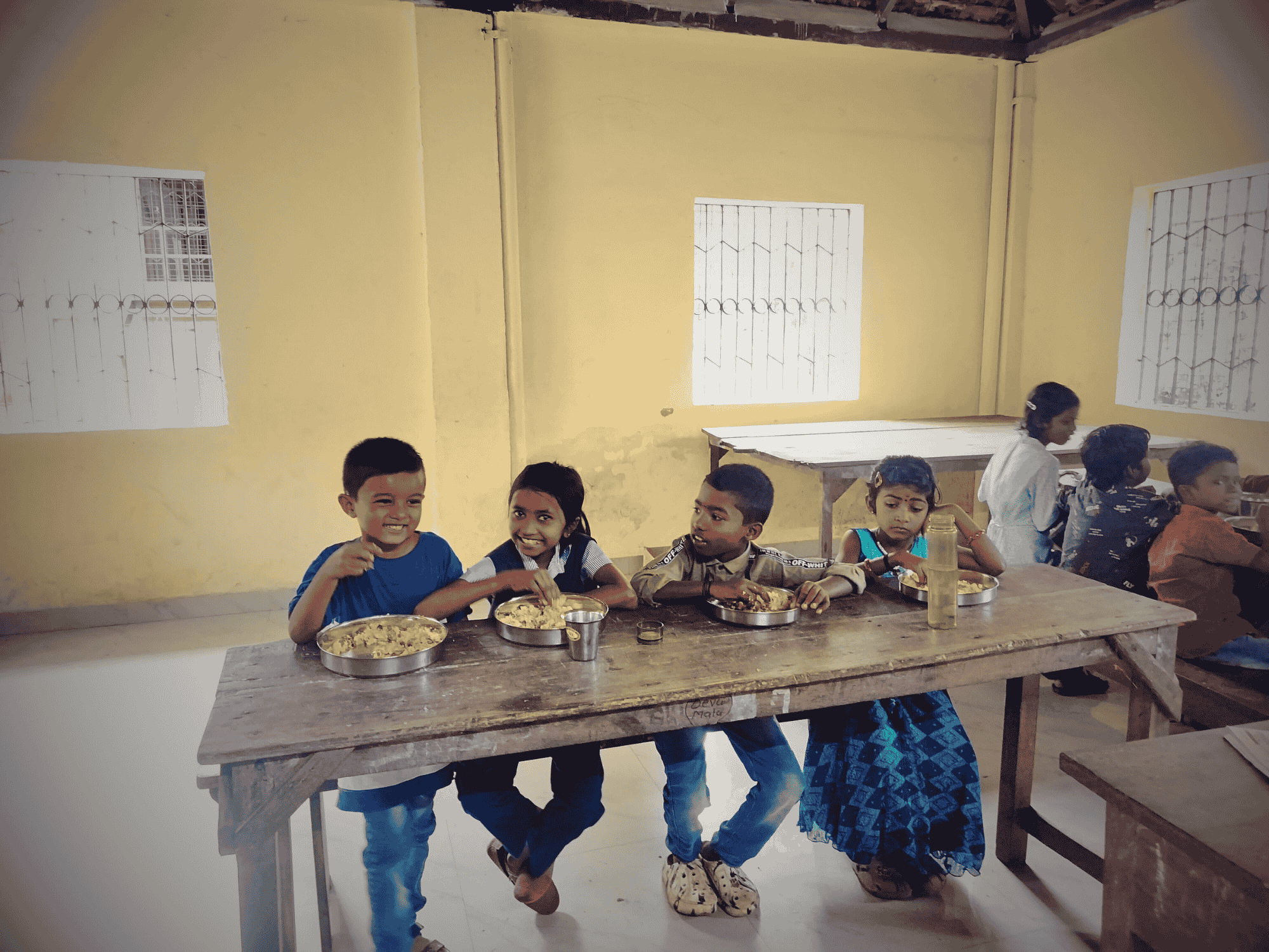 Children benefiting from Annapoorna